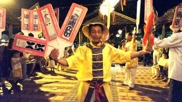 Спектакль-игра «байчой» в старинном портовом городе Хойан - ảnh 2